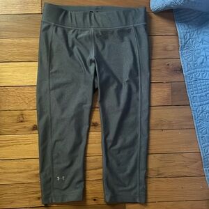 Women’s gray Under Armour size large capri